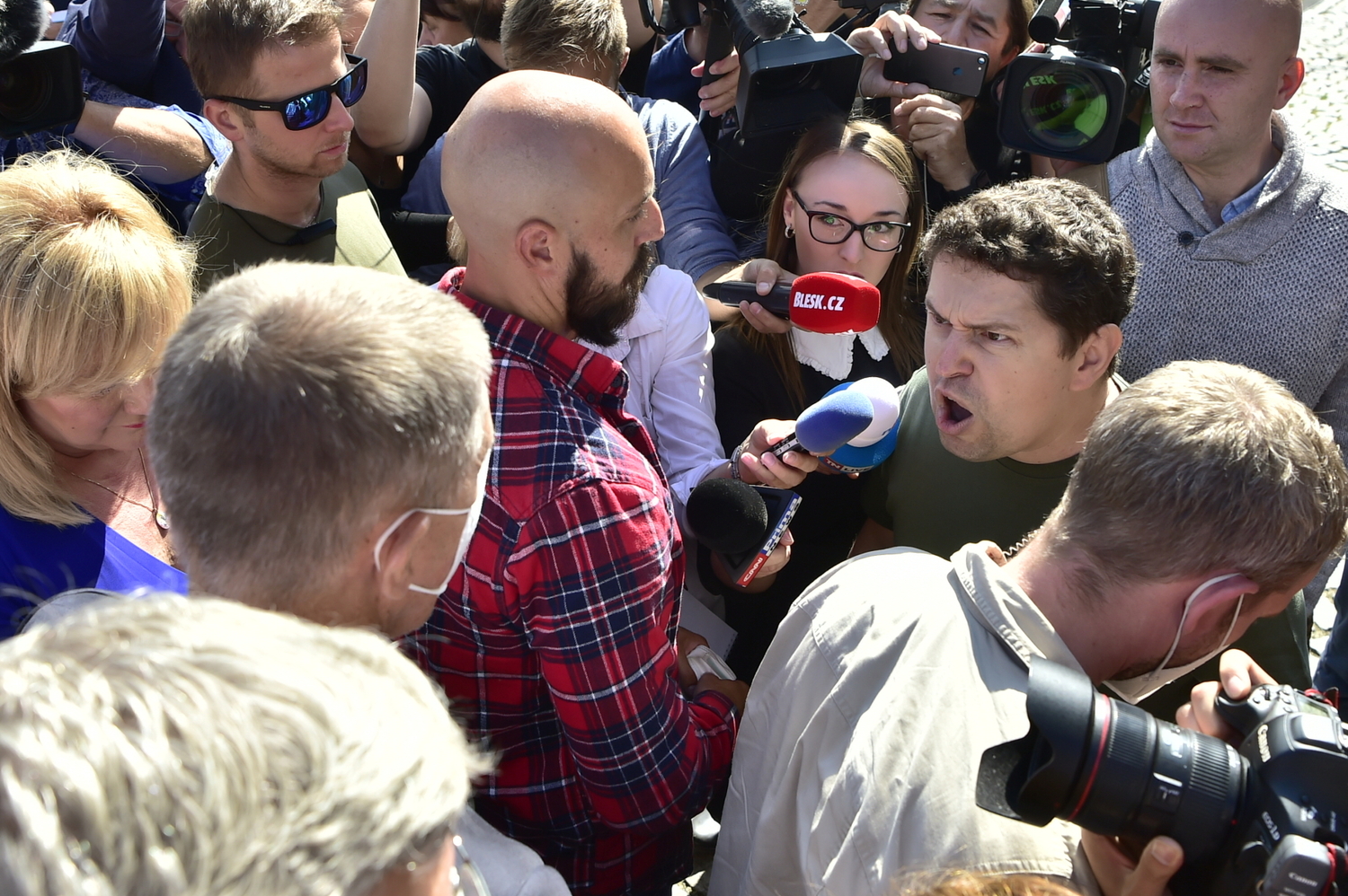 Hnutí ANO zahájilo 2. září 2021 na výletním zámečku Větruše v Ústí nad Labem kampaň před podzimními sněmovními volbami. Na snímku druhý zleva je premiér a předseda hnutí Andrej Babiš, druhý zprava (v zeleném tričku) jeho syn Andrej Babiš mladší.