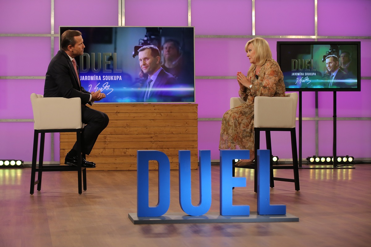 Moderátor pořadu Jaromír Soukup a ministryně financí Alena Schillerová (za ANO).