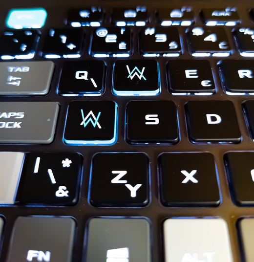 Asus Zephyrus G14 AW SE - zahrajte si na hudebního producenta