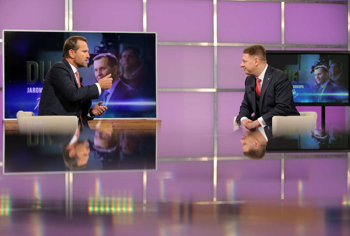Moderátor pořadu Jaromír Soukup a prezident Svazu obchodu a cestovního ruchu Tomáš Prouza.