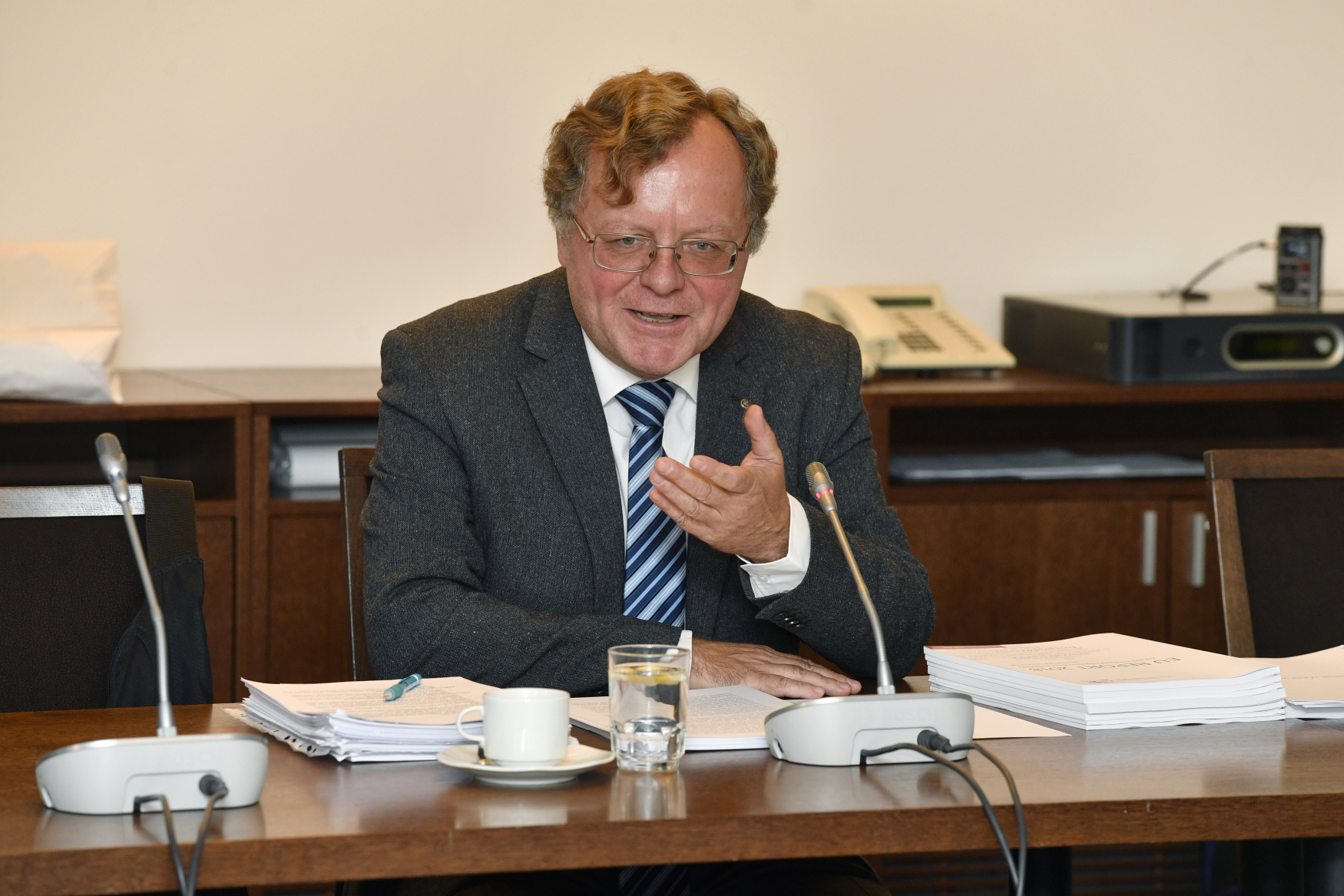 Senátní komise k návrhům předběžných auditních zpráv Evropské komise, které se týkají premiéra Andreje Babiše (ANO), se 3. září 2019 v Praze sešla k dalšímu jednání. Zasedání se zúčastnil i prezident Nejvyššího kontrolního úřadu (NKÚ) Miloslav Kala (na snímku).