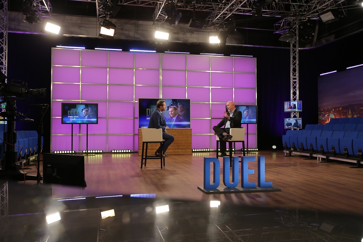 Moderátor pořadu Jaromír Soukup a poslanec Vít Vomáčka (ODS).