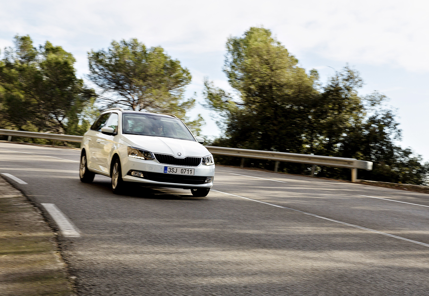 Škoda Auto musí na čas omezit nebo zcela zastavit výrobu vozů.