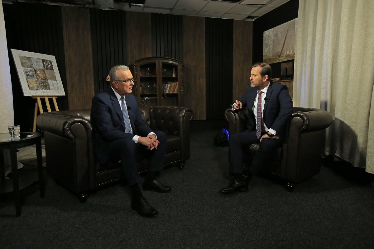 Moderátor pořadu Jaromír Soukup a bývalý poslanec Miroslav Kalousek (TOP 09).