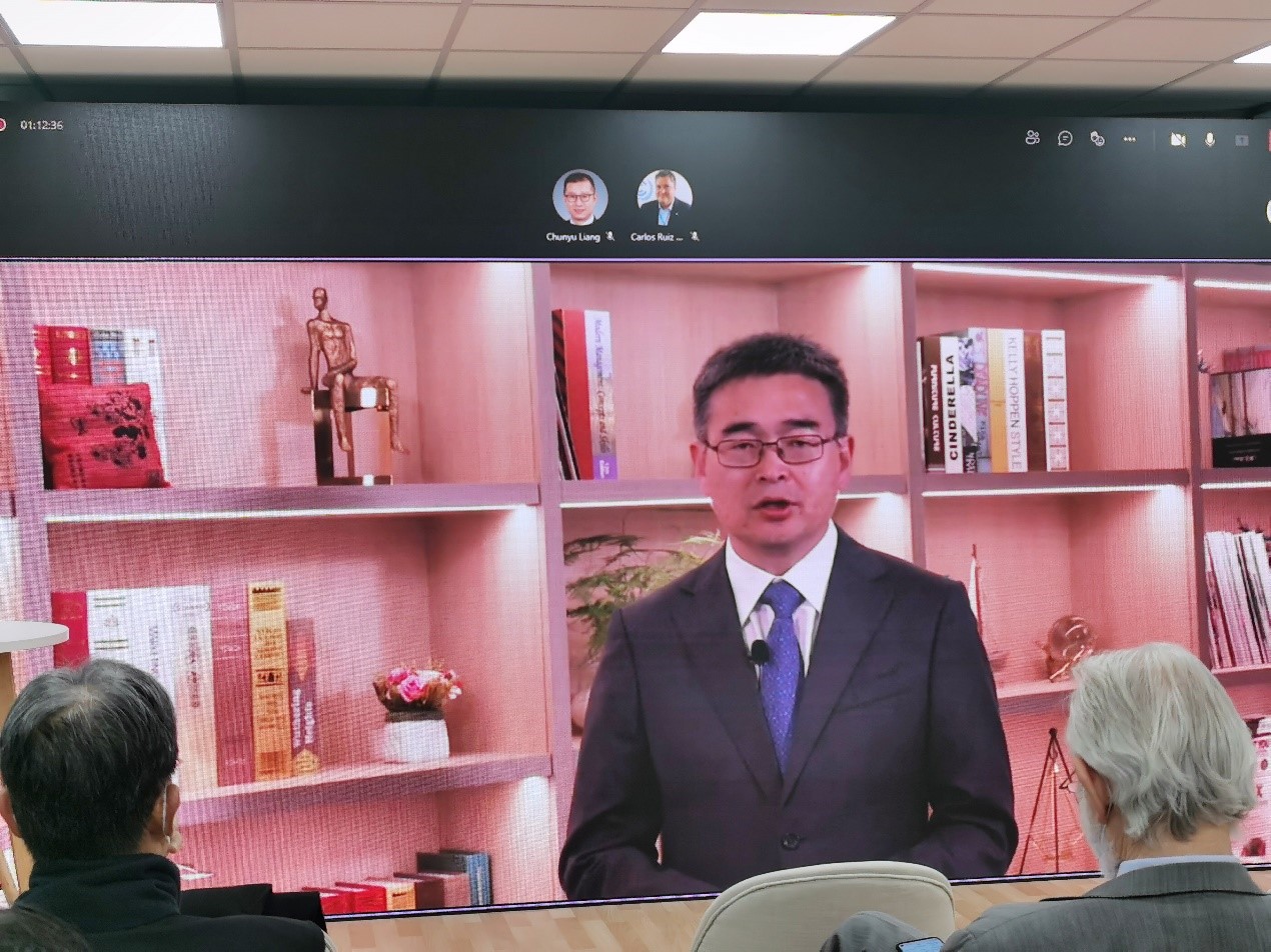Dr. Fang Liang-čou, viceprezident a CMO Huawei Digital Power.