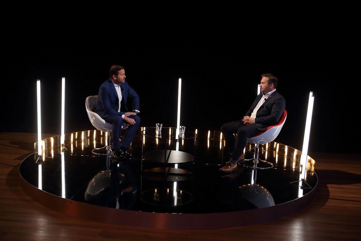 Moderátor pořadu Jaromír Soukup a předseda KDU-ČSL Marian Jurečka.