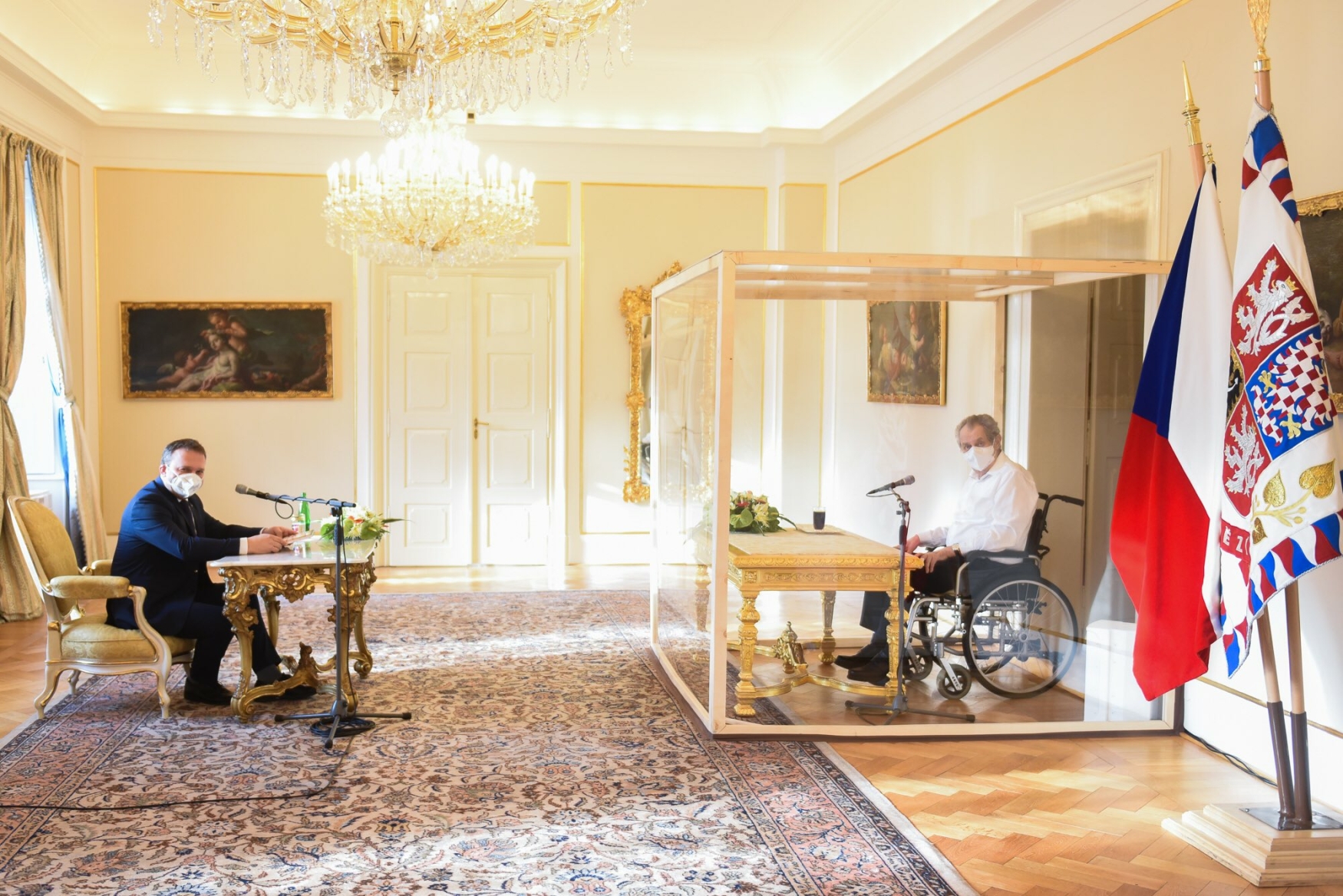 Prezident Miloš Zeman (vpravo) přijal 3. prosince 2021 na zámku v Lánech na Kladensku kandidáta na ministra práce a sociálních věcí Mariana Jurečku (KDU-ČSL).