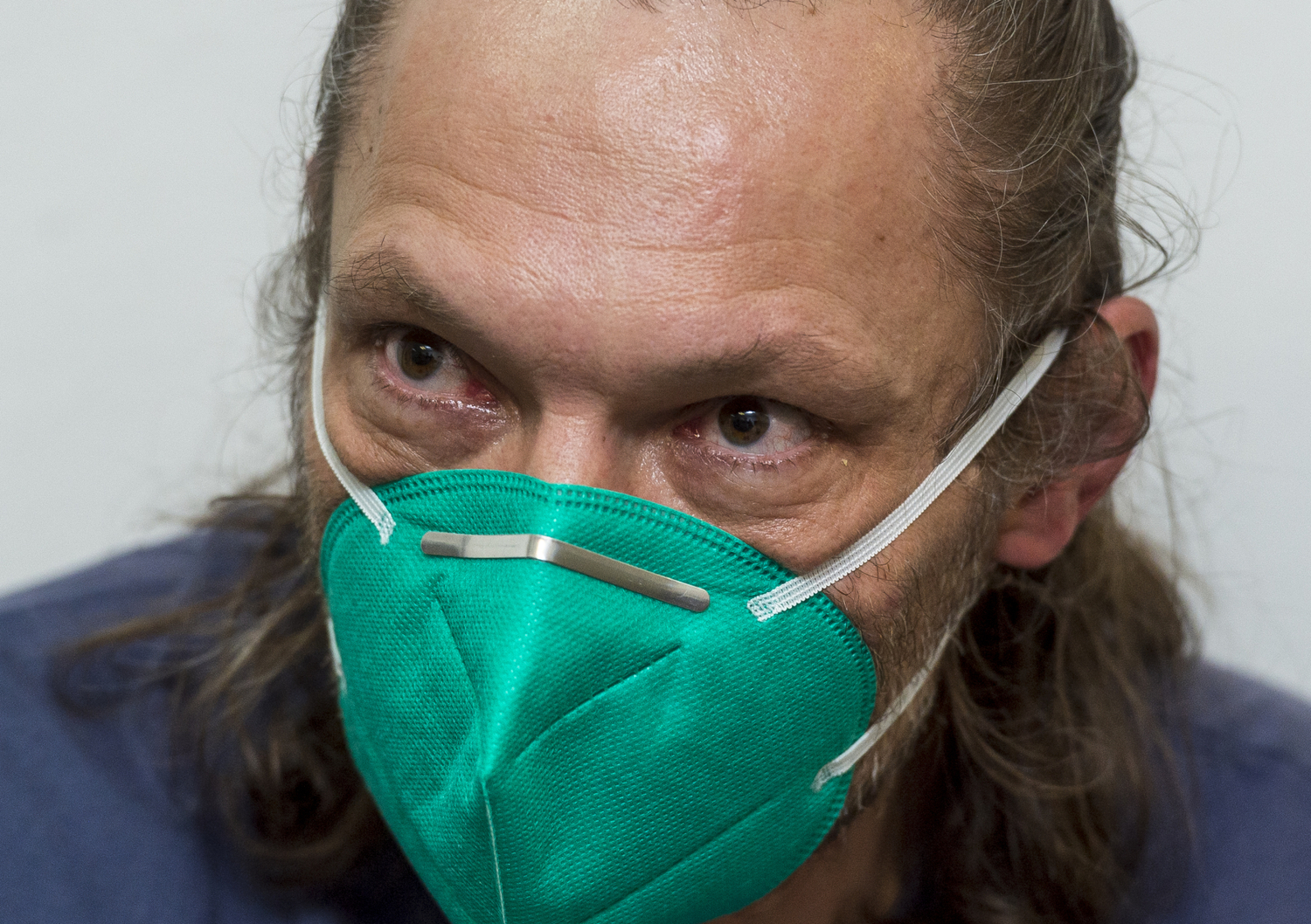 Obžalovaný Martin Konopásek v jednací síni Okresního soudu v Ústí nad Labem, kde 25. února 2021 začalo jednání v jeho případu. Muži z dokumentu V síti o zneužívání dětí na internetu hrozí až pět let vězení za zneužití dítěte k výrobě pornografie.