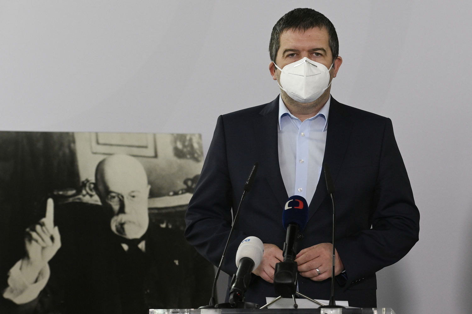 Předseda ČSSD Jan Hamáček vystoupil 12. dubna 2021 v Praze na tiskové konferenci strany po jejím 42. sjezdu, na které se představilo nové vedení strany.