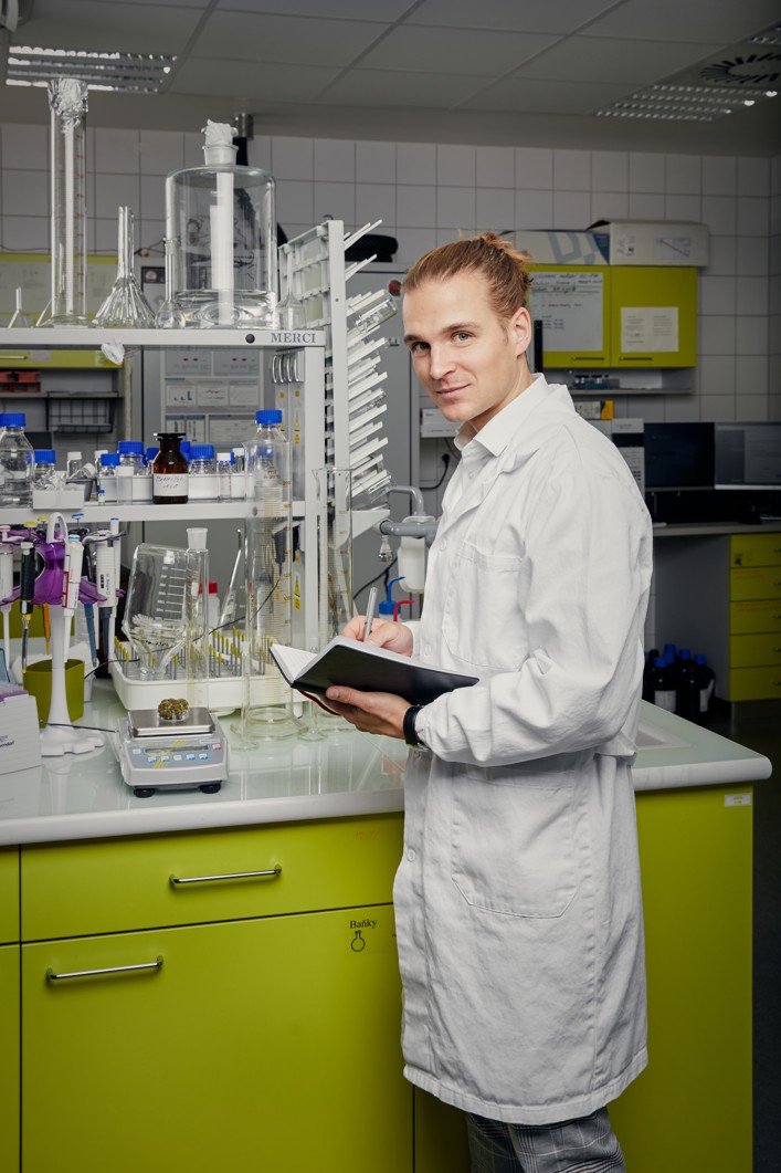 Jiří Velechovský, PhD., při práci.