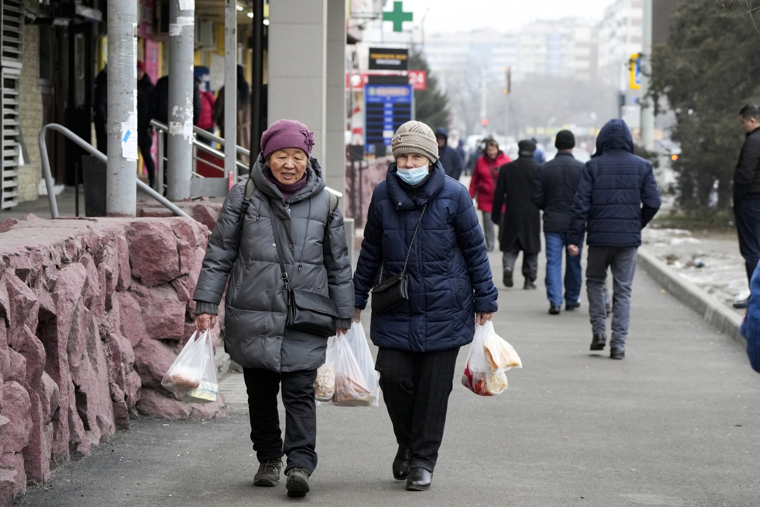 Život v kazašském městě Almaty se pomalu vrací do normálu.