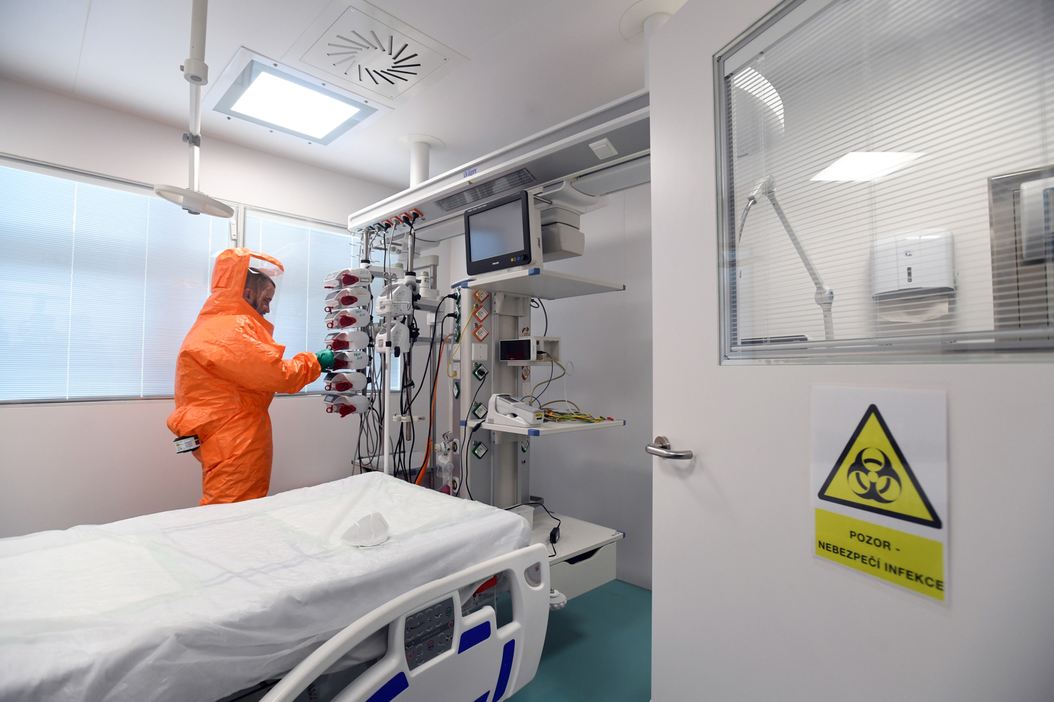 Biobox pro hospitalizaci pacientů s vysoce nakažlivou nemocí byl představen 2. února 2022 v Praze na Klinice infekčních nemocí Fakultní nemocnice Bulovka.