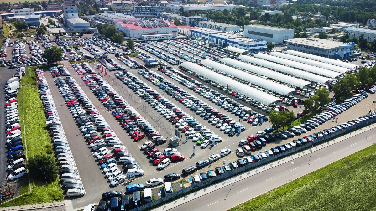 Autobazar AAA Auto v Praze v Dolních Chabrech.