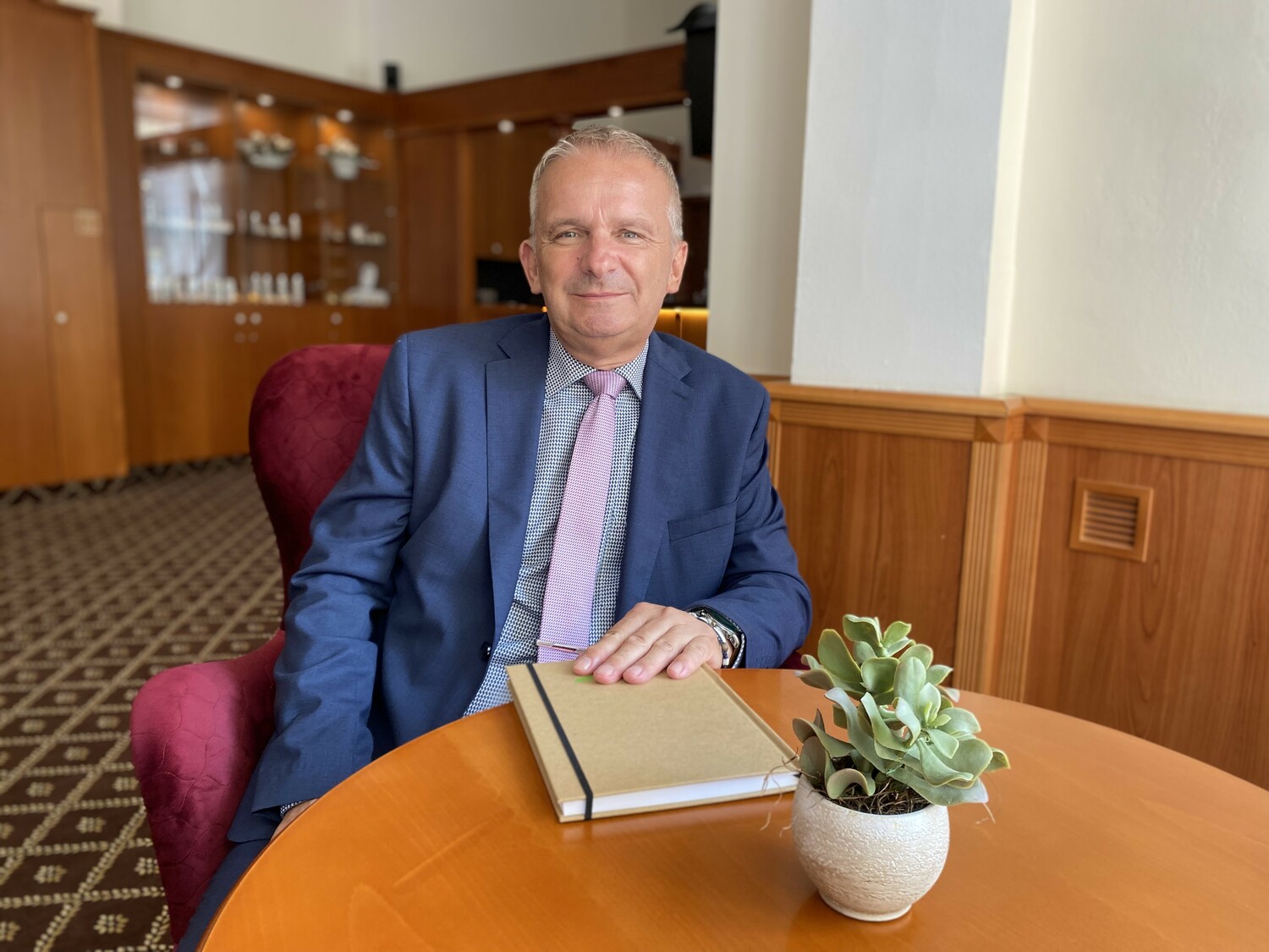 Miroslav Kubec (62 let) vede od roku 2020 z pozice ředitele lázeňský dům Reitenberger Spa Medical v Mariánských Lázních.