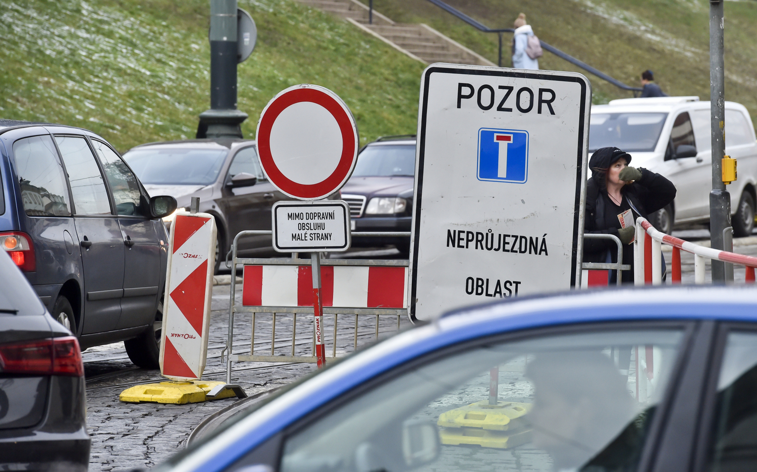 Dopravní uzavírka (ilustrační foto).
