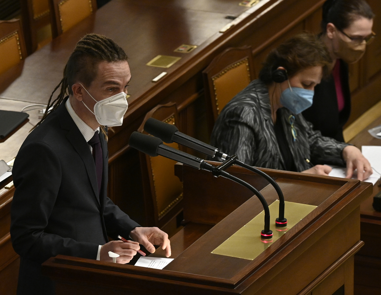 Místopředseda vlády pro digitalizaci a ministr pro místní rozvoj Ivan Bartoš hovoří 2. března 2022 v Praze na schůzi Poslanecké sněmovny.