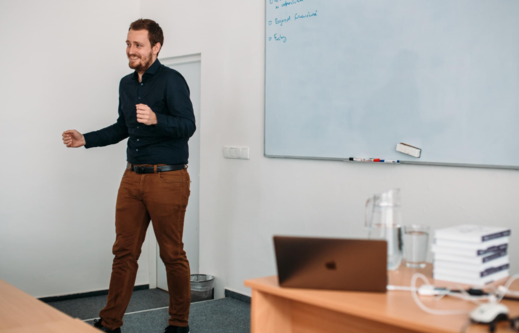 David Kašper předával své zkušenosti s předáním na jedné z přednášek na NEWTON University.