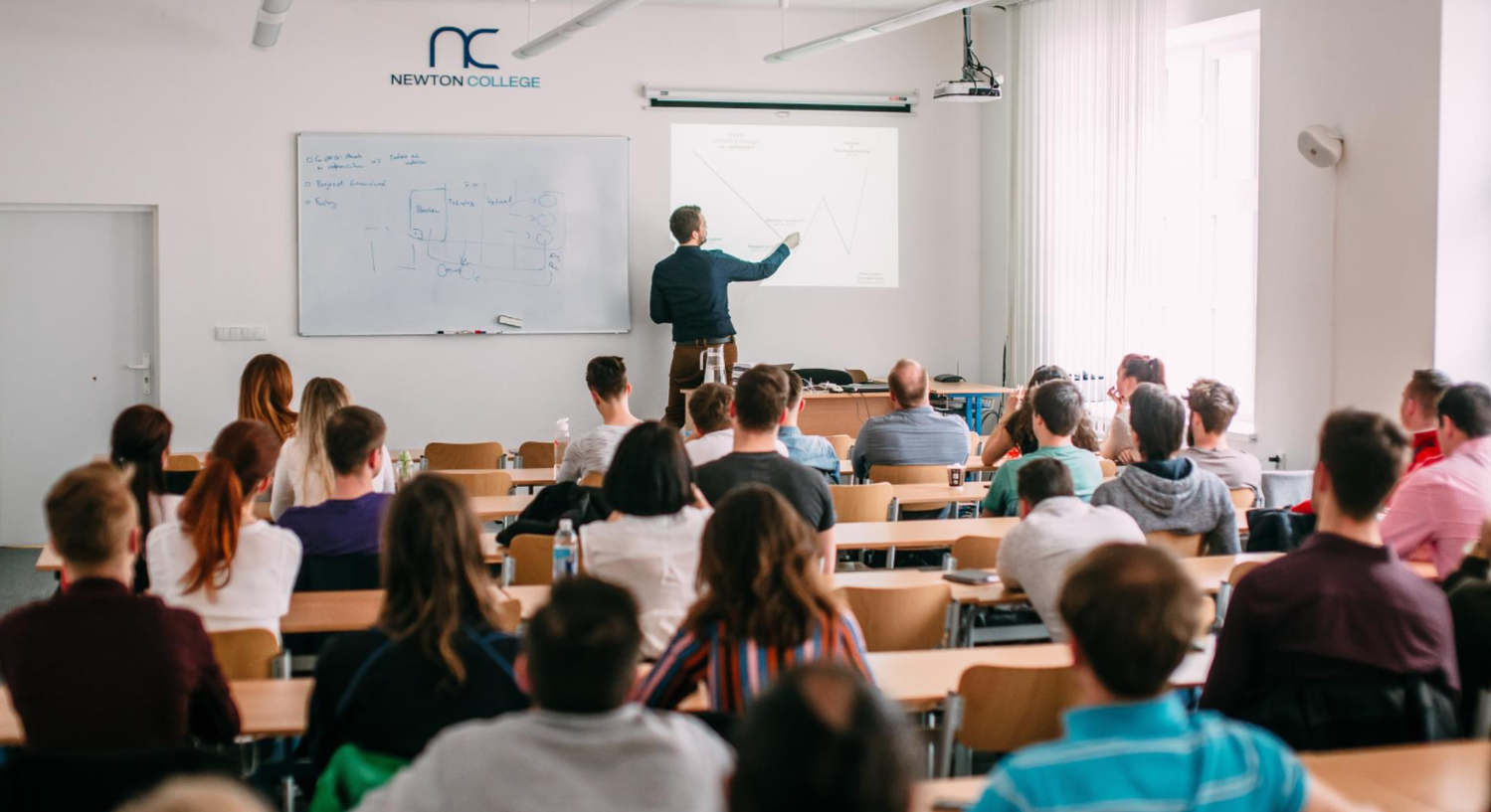 Přednáška Davida Kašpera na Newton College.