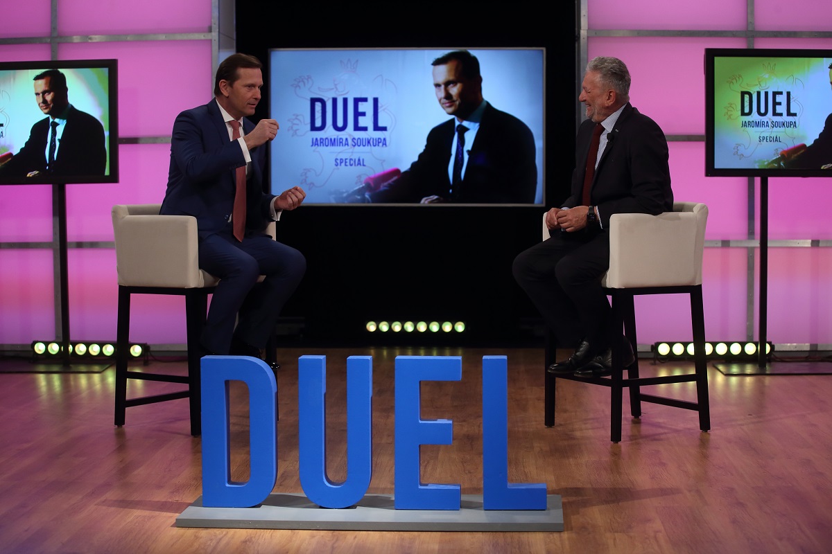 Moderátor pořadu Jaromír Soukup a politik a sociolog Ivan Gabal.