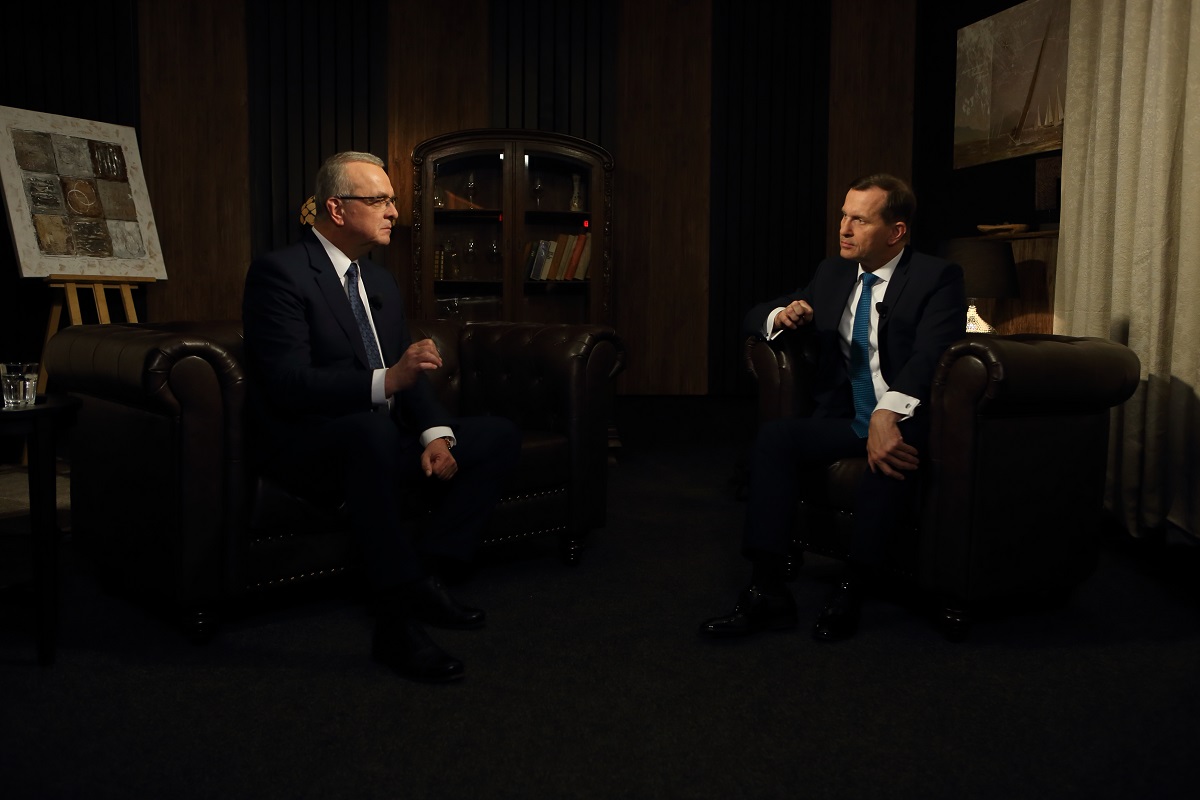 Moderátor pořadu Jaromír Soukup a bývalý poslanec Miroslav Kalousek (TOP 09).