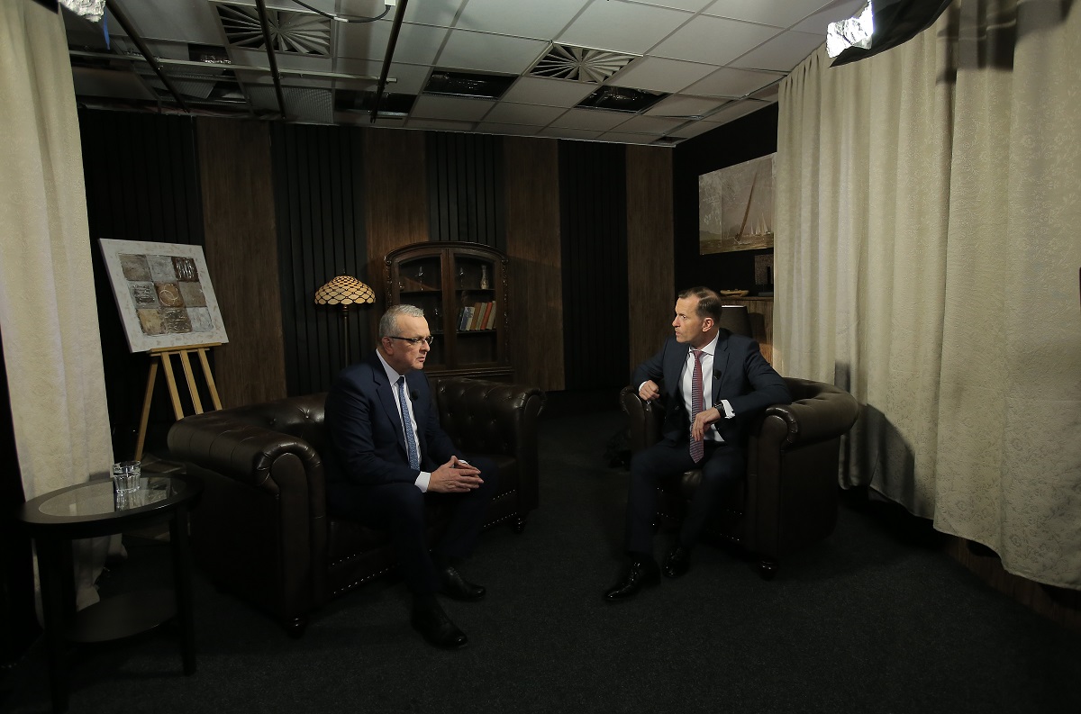 Moderátor pořadu Jaromír Soukup a bývalý poslanec Miroslav Kalousek (TOP 09).