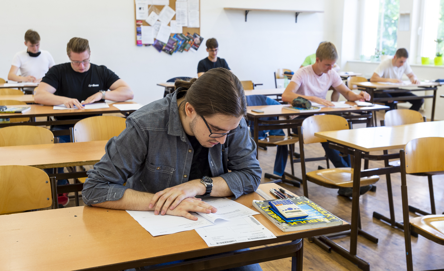 Maturitní test na střední škole (ilustrační foto).