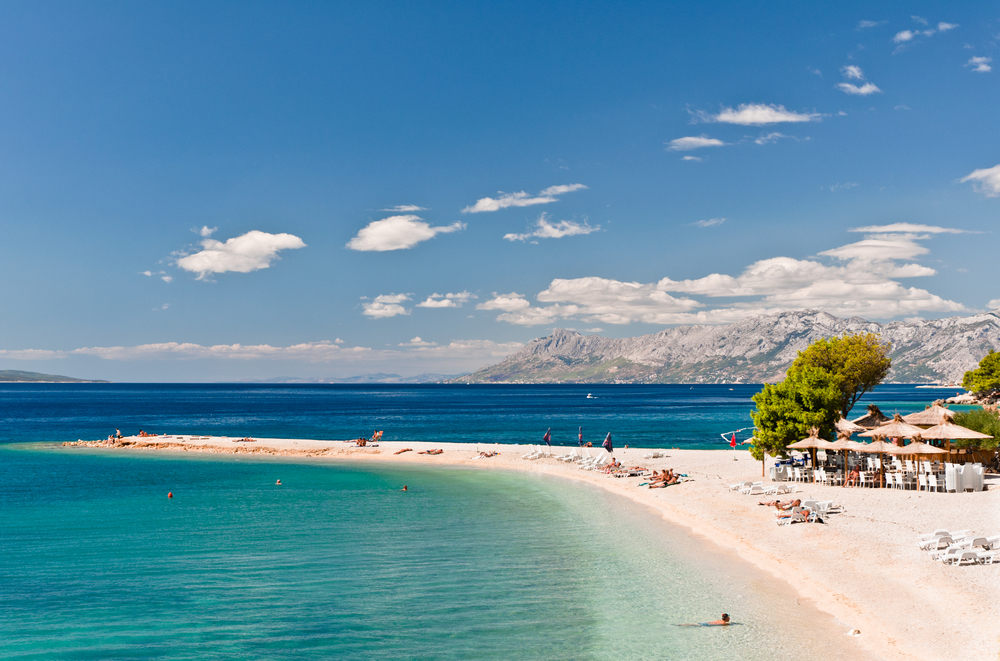 Pláž Makarska, Chorvatsko (ilustrační foto). Pláž Makarska, Chorvatsko (ilustrační foto).