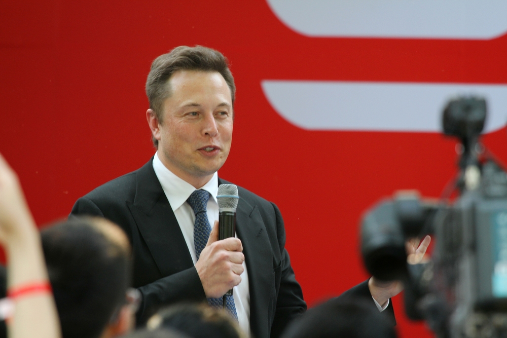 Nejbohatší muž planety Elon Musk. Nejbohatší muž planety Elon Musk.