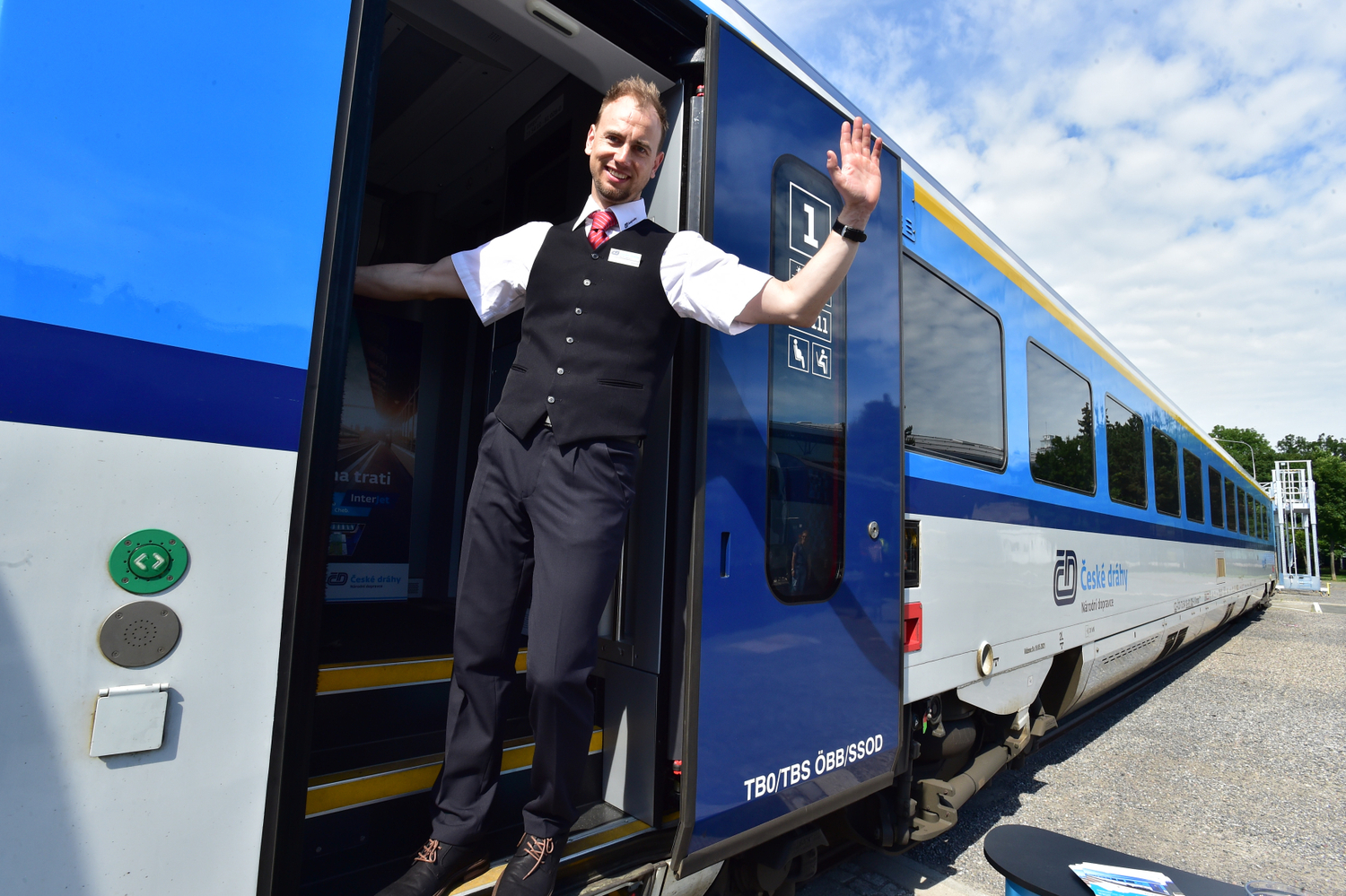 Třídenní mezinárodní železniční veletrh Rail Business Day začal 7. června 2022 v Brně. Na snímku nová souprava InterJet.