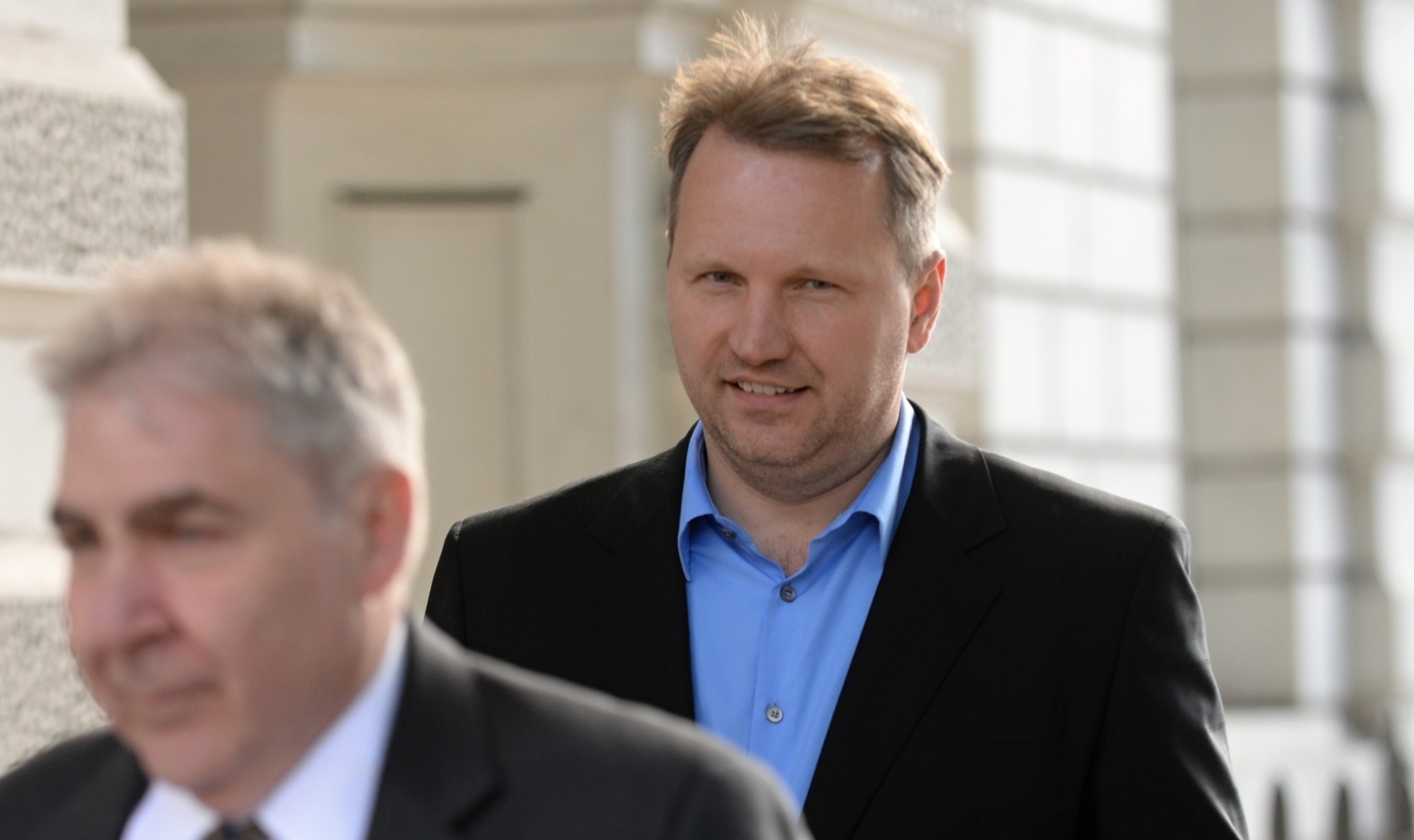 Podnikatel František Savov (vpravo) na snímku pořízeném 10. června 2015. Policie 13. června 2022 navrhla podání obžaloby v případu krácení daní a praní špinavých peněz se škodou zhruba 700 milionů korun. V kauze čelí stíhání 11 lidí, podle dřívějších informací je mezi nimi František Savov.