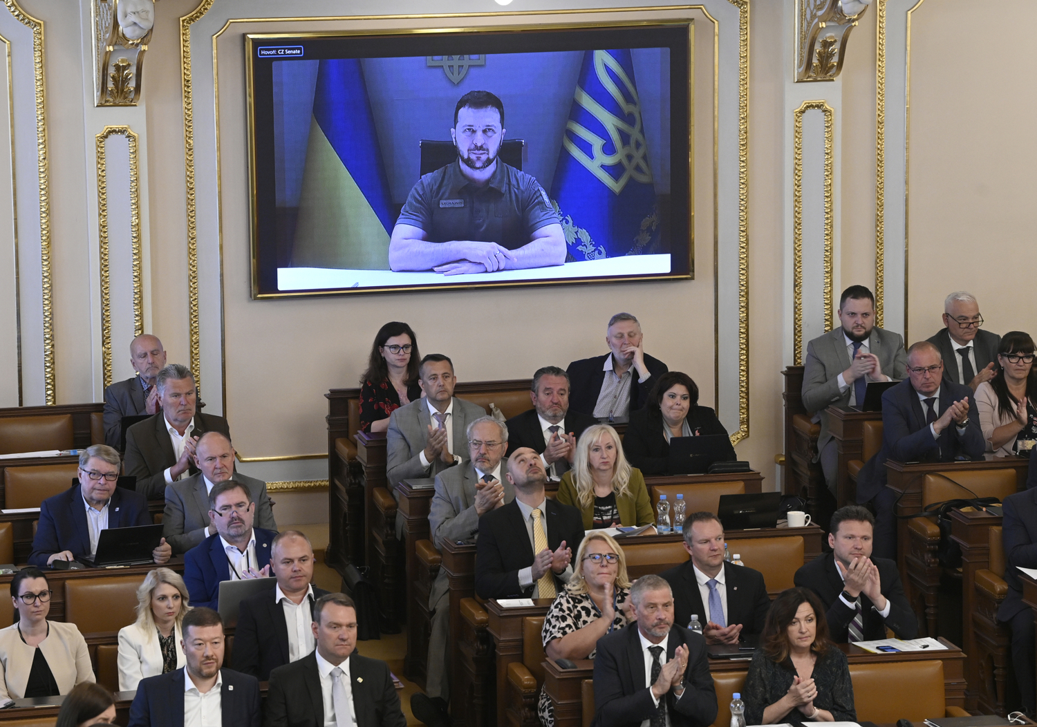 Ukrajinský prezident Volodymyr Zelenskyj prostřednictvím videopřenosu promluvil k českému Parlamentu, 15. června 2022, Praha.
