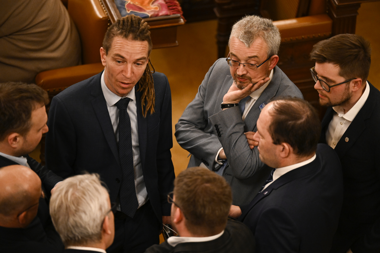 Skupina politiků (ilustrační foto).