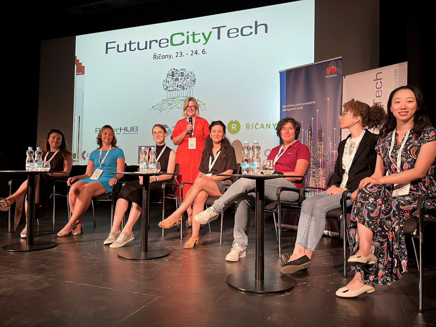 Odstartován program podpory zastoupení žen a dívek v technologiích.