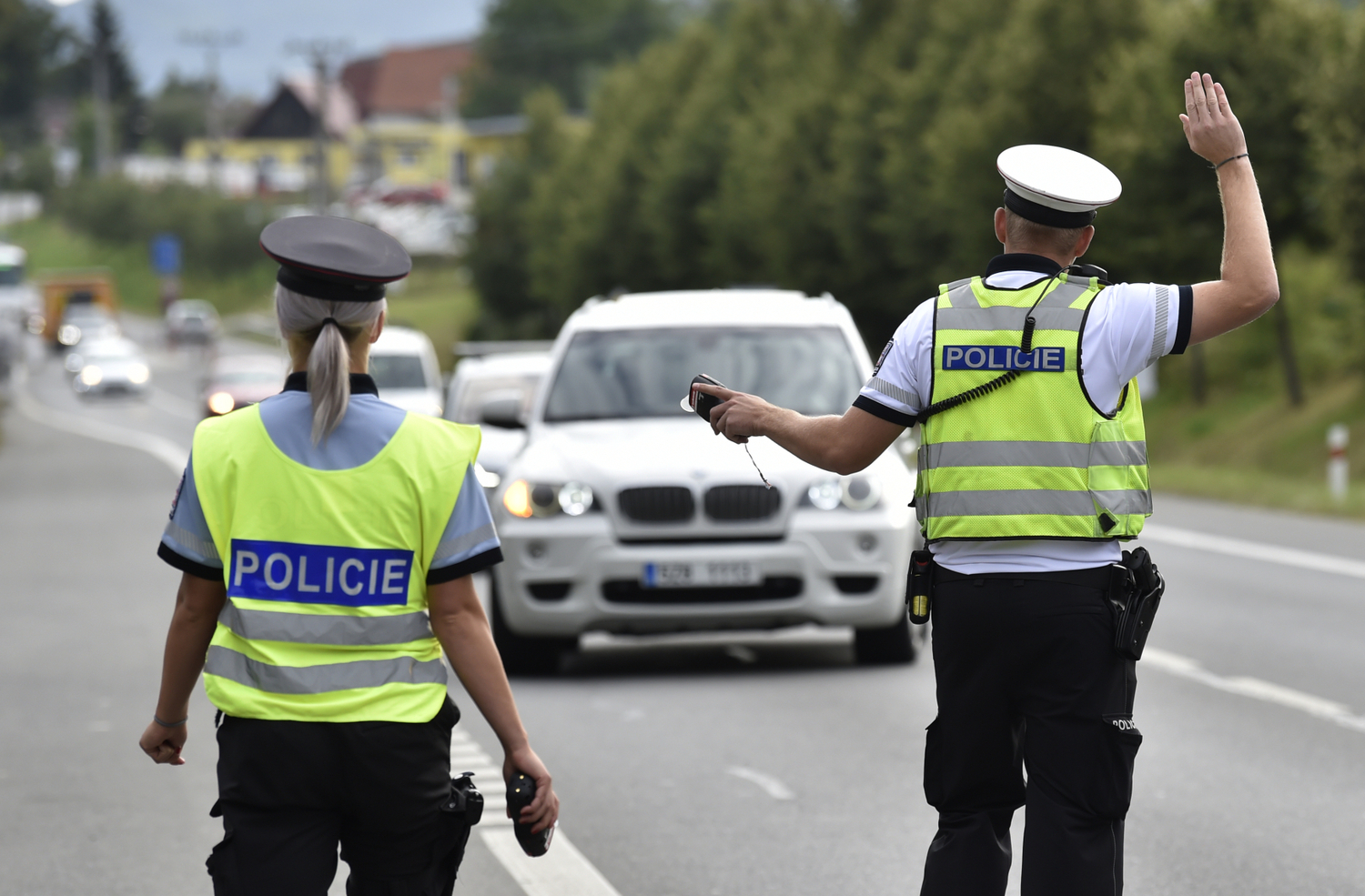 Policisté kontrolují řidiče odjíždějící z festivalu Masters of Rock, 11. července 2022, Vizovice, Zlínsko.