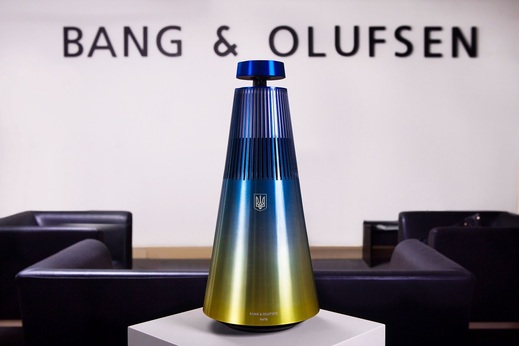 Reproduktor Bang & Olufsen v barvách ukrajinské vlajky.