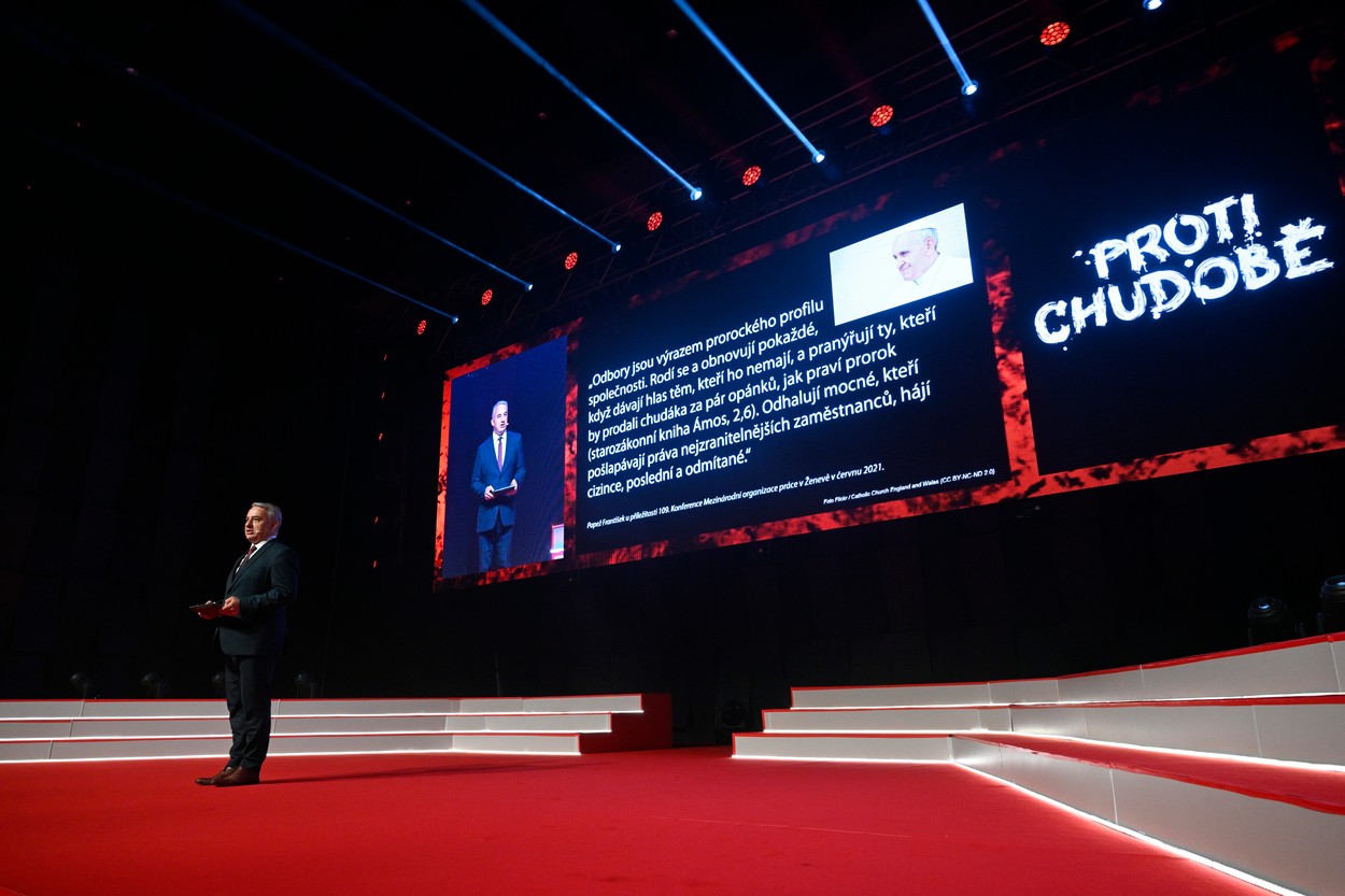 Shromáždění odborářů Českomoravské konfederace odborových svazů (ČMKOS) s názvem Proti chudobě. 5. září 2022, Praha. Předseda ČMKOS Josef Středula.