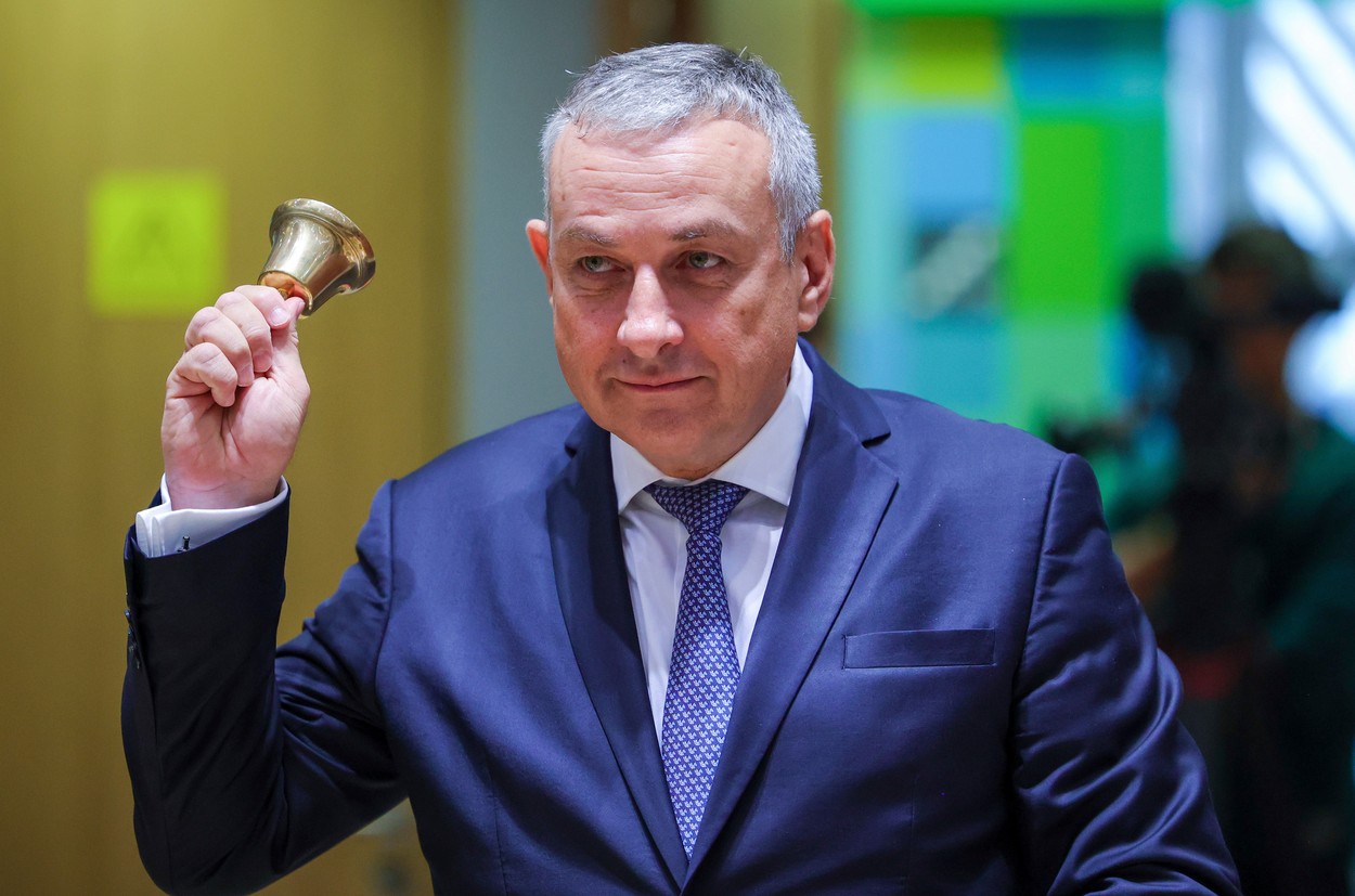 Ministr průmyslu a obchodu Jozef Síkela (za STAN). Ministr průmyslu a obchodu Jozef Síkela (za STAN).