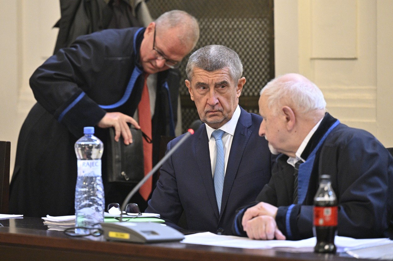 U Městského soudu v Praze začalo hlavní líčení v případu kolem dotace na stavbu areálu Čapí hnízdo, ve kterém čelí obžalobě bývalý premiér Andrej Babiš (ANO) a jeho někdejší poradkyně Jana Nagyová (dříve Mayerová), 12. září 2022.