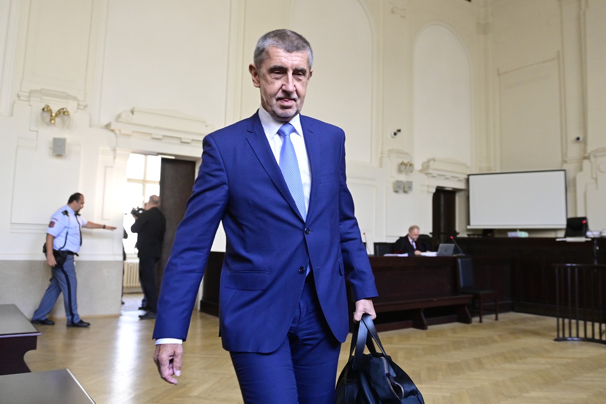 U Městského soudu pokračovalo hlavní líčení v případu kolem dotace na stavbu areálu Čapí hnízdo, ve kterém čelí obžalobě bývalý premiér Andrej Babiš (ANO) a jeho někdejší poradkyně Jana Nagyová (dříve Mayerová), 13. září 2022, Praha.