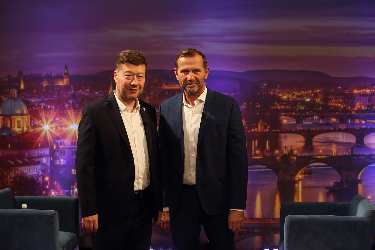 Moderátor pořadu Jaromír Soukup a poslanec a lídr hnutí SPD Tomio Okamura.