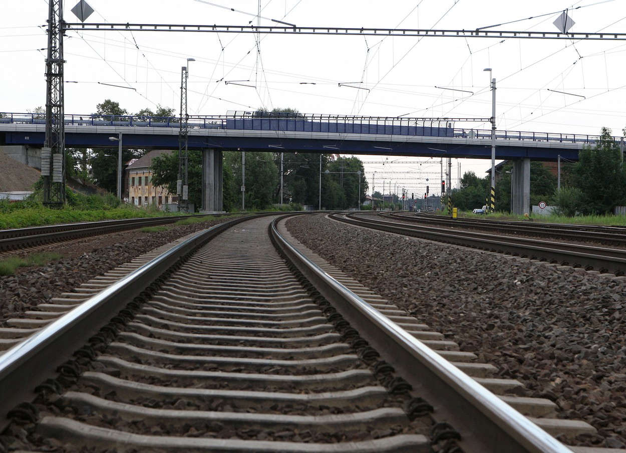 Železniční most ve Studénce (ilustrační foto). Železniční most ve Studénce (ilustrační foto).