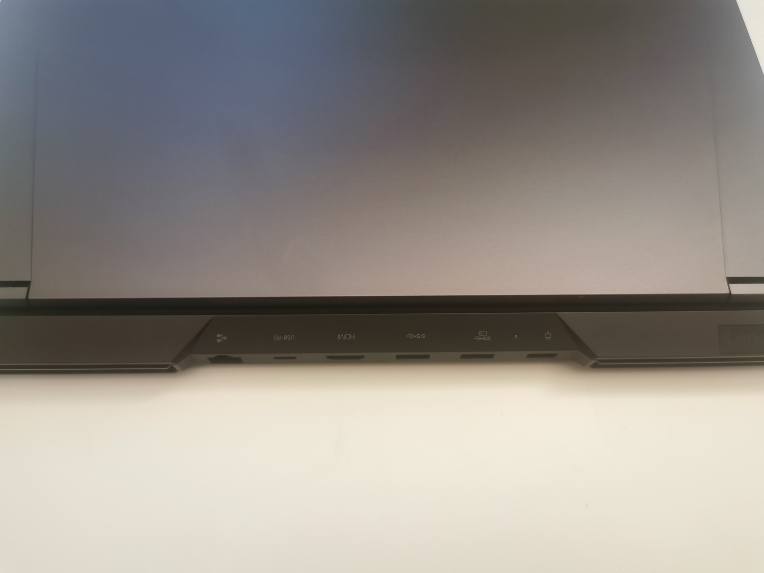 Recenze Lenovo Legion 5 Pro, výkonného notebooku s Intel Core i7 a GeForce RTX 3070 Ti.