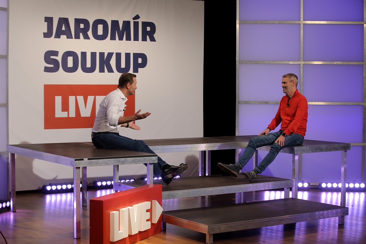 Moderátor pořadu Jaromír Soukup a lídr občanského hnutí Přísaha Robert Šlachta.
