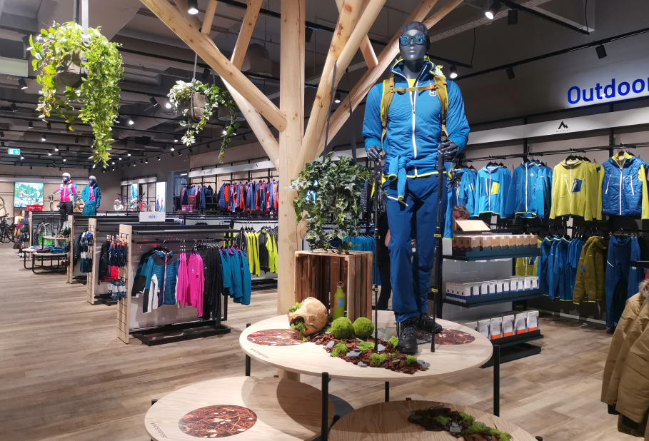 Nový koncept prodejen INTERSPORT. Nový koncept prodejen INTERSPORT.