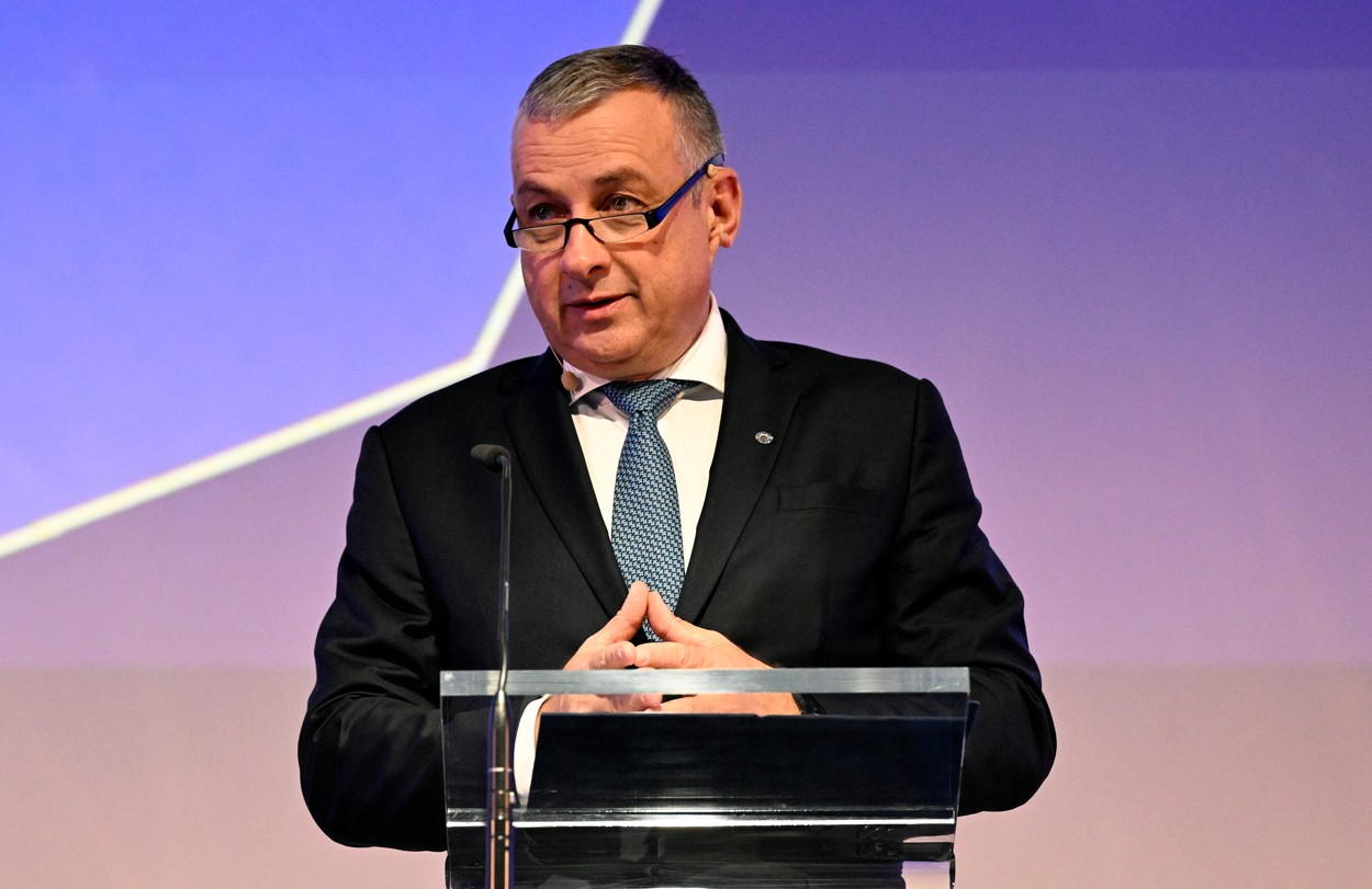 Ministr průmyslu a obchodu Jozef Síkela (za STAN).