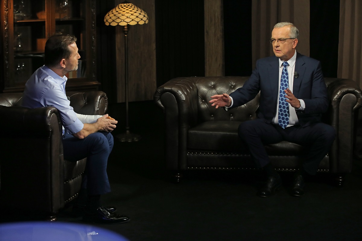 Moderátor pořadu Jaromír Soukup a bývalý poslanec Miroslav Kalousek (TOP 09).