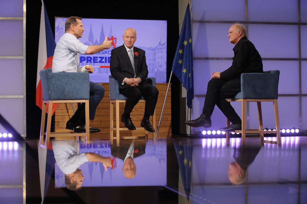 Moderátor pořadu Jaromír Soukup, hudebník a politik Michael Kocáb a senátor a kandidát na prezidenta ČR Pavel Fischer.