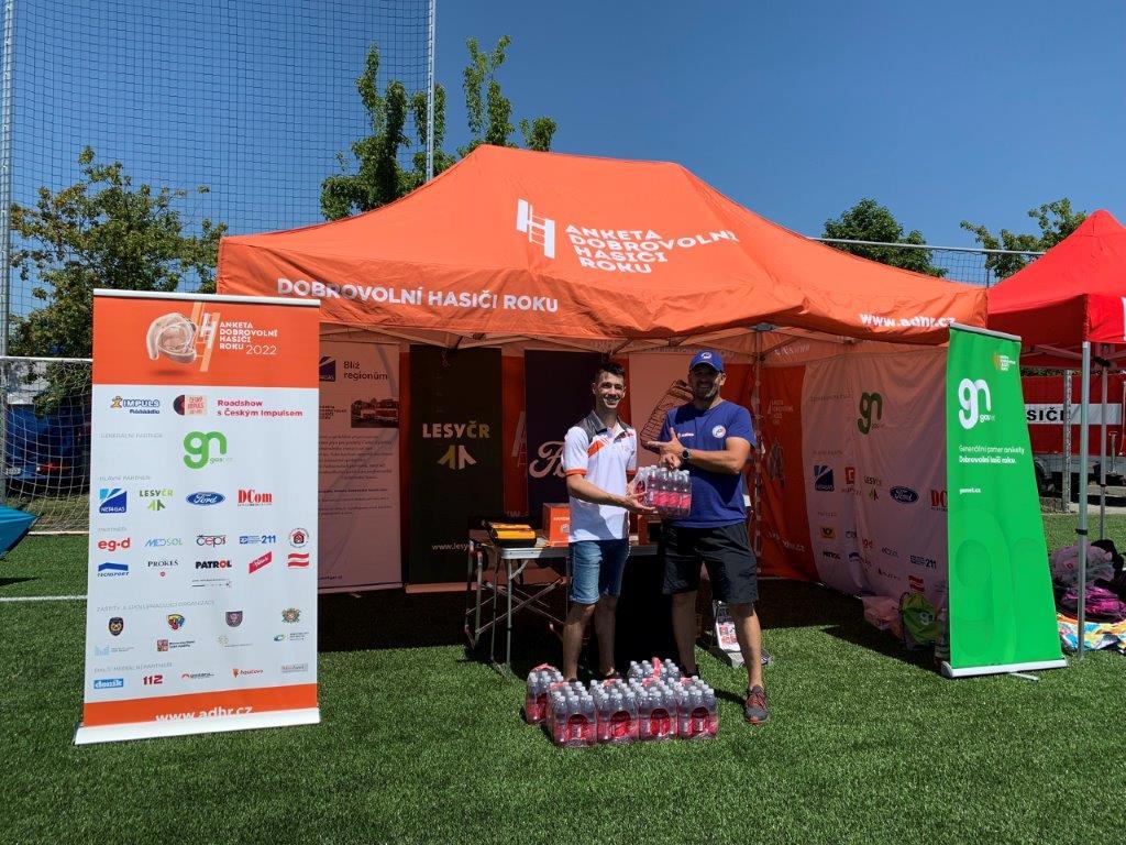 Dobrovolní hasiči roku s Poctivou limonádou od Poděbradky. 