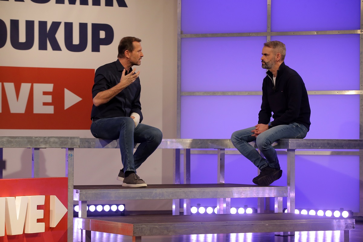 Moderátor pořadu Jaromír Soukup a lídr občanského hnutí Přísaha Robert Šlachta.