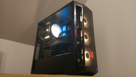 Herní počítače pod stromečkem potěší každého hráče.